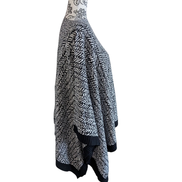 Lululemon Divinity Scarf Chunky Womens OS Soft Trax White Black Booluc Rel: 9/16 - Picture 7 of 14